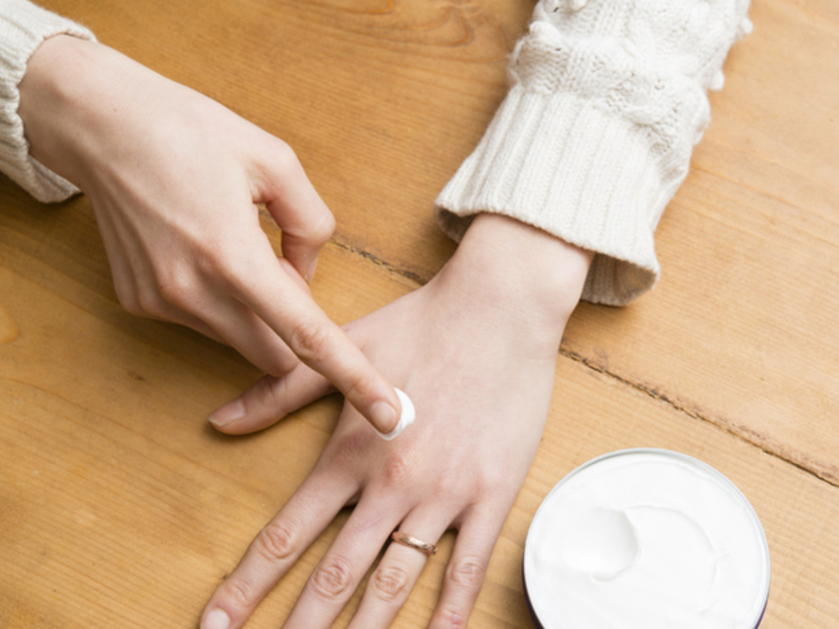 Astuces beauté pour éviter la peau qui tiraille en hiver