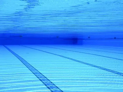 Sport aquatique : faites votre choix parmi ces 5 idées d’activités sportives en bassin