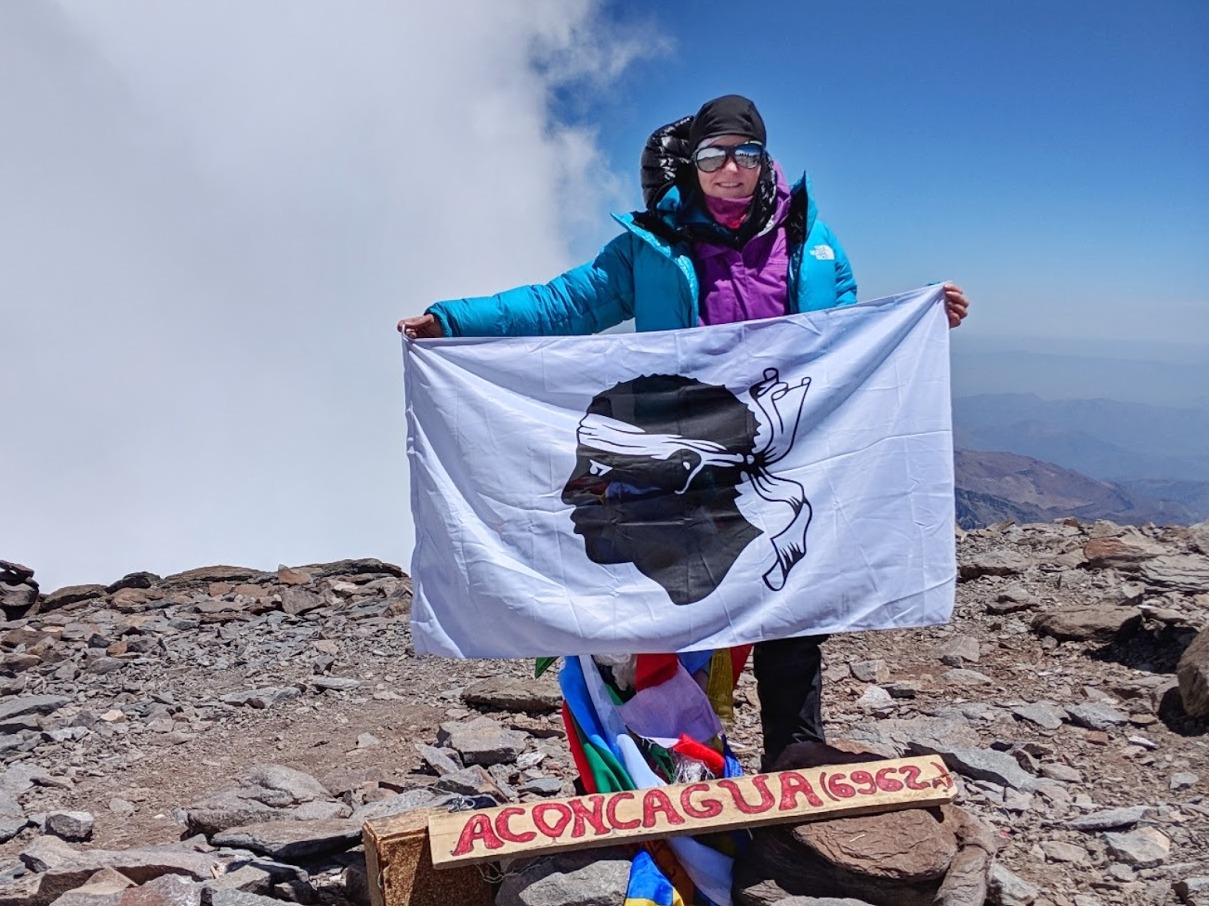 Valérie Orsoni au sommet de l'Aconcagua