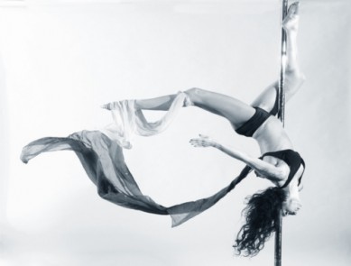 La pole dance, ou comment faire du sport en toute sensualité